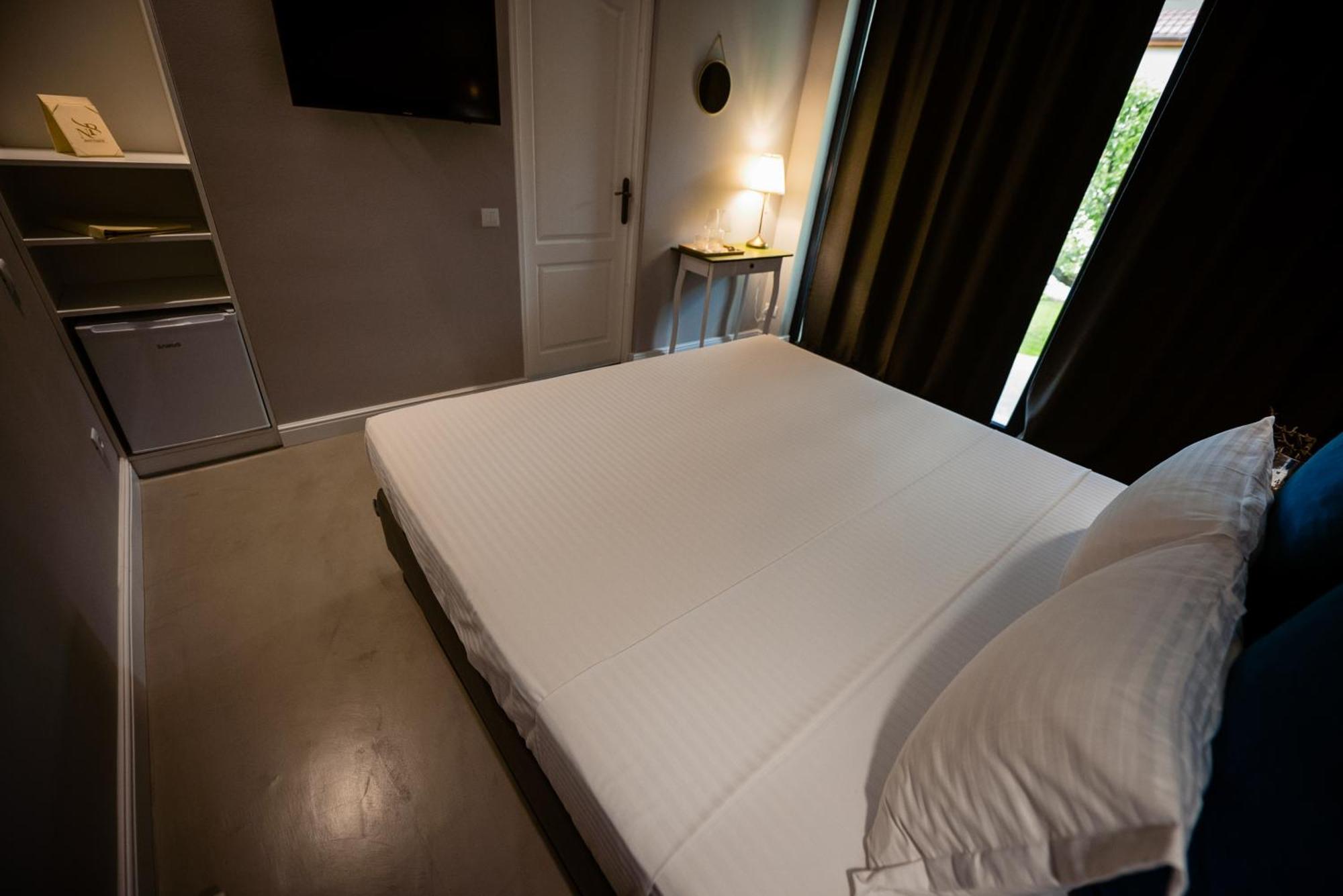Nb Boutique Hotel ตูซลา ภายนอก รูปภาพ